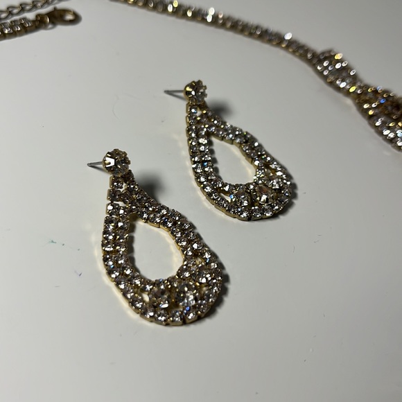 Gold Necklace and Teardrop Earring Set - Picture 3 of 4